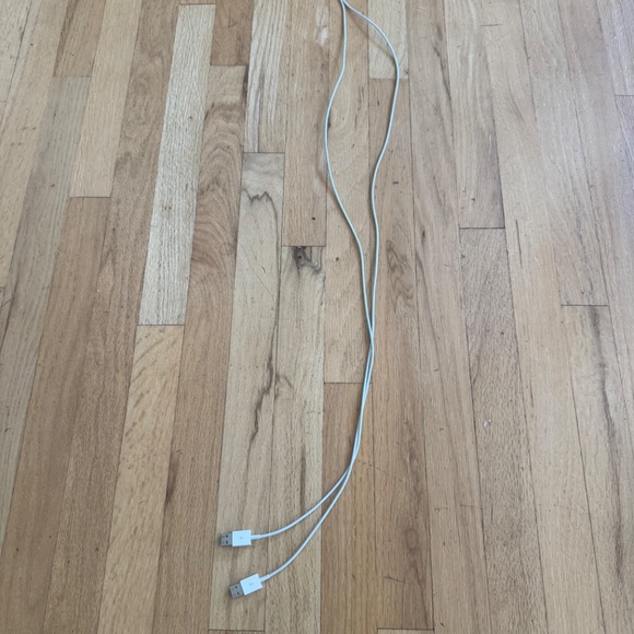 2 (two) Apple - Watch Magnetic Fast Charger to USB-C Cable (1 m) - White - Picture 4 of 5